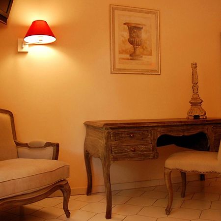 Hotel Les Mazets Des Roches Tarascon Room photo