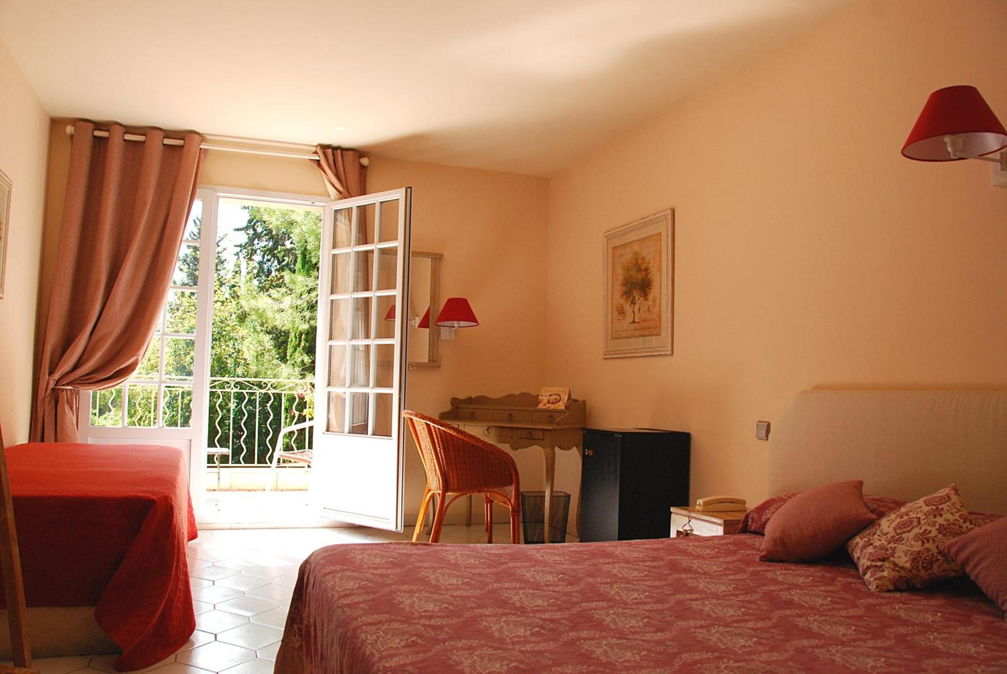 Hotel Les Mazets Des Roches Tarascon Room photo