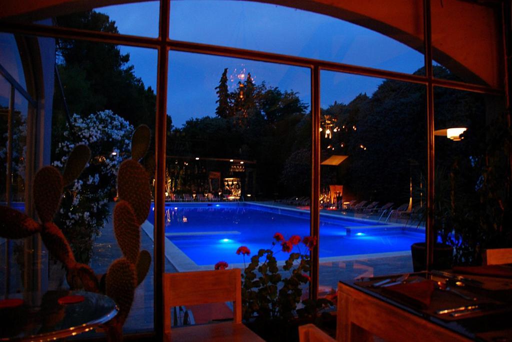 Hotel Les Mazets Des Roches Tarascon Exterior photo