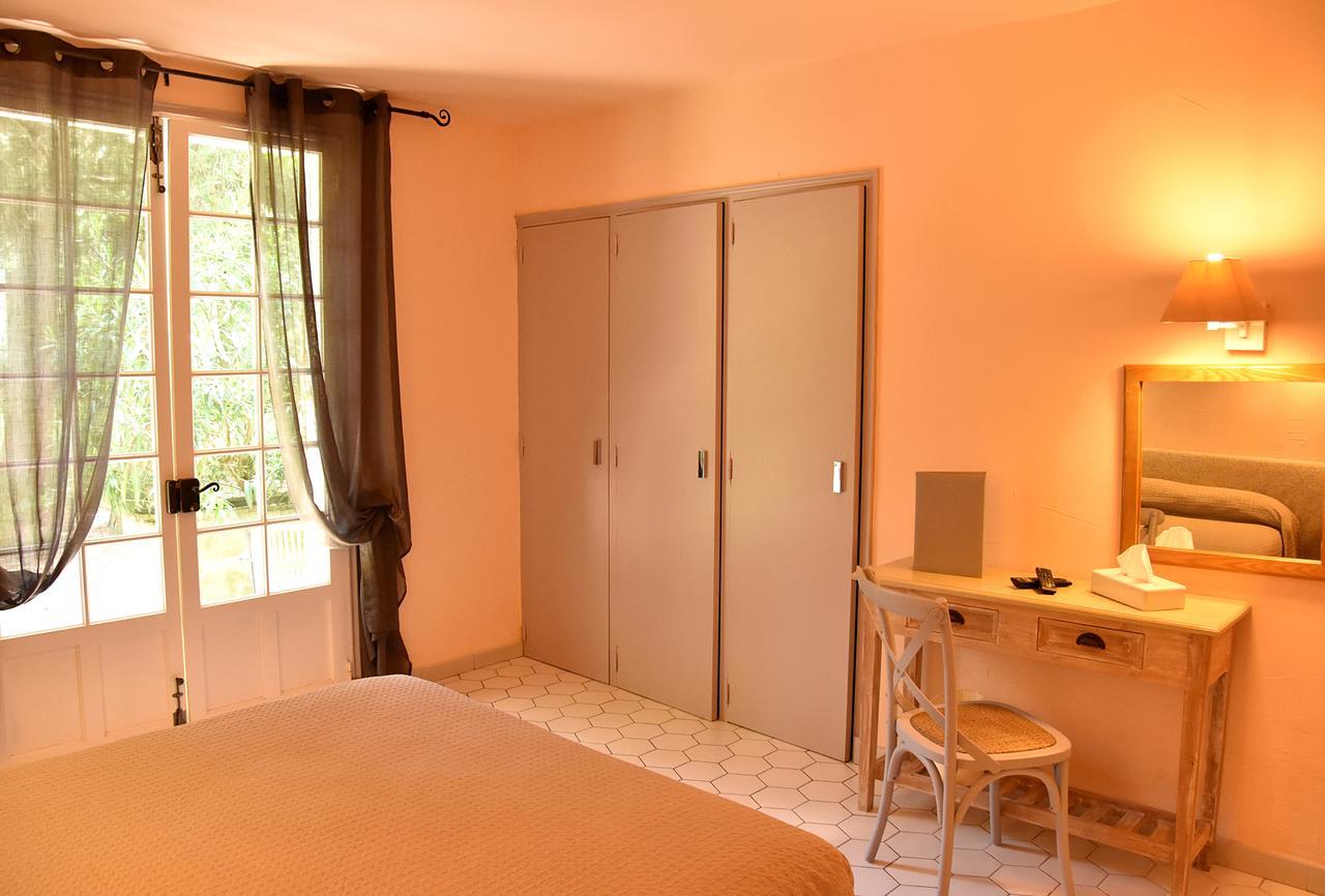 Hotel Les Mazets Des Roches Tarascon Exterior photo