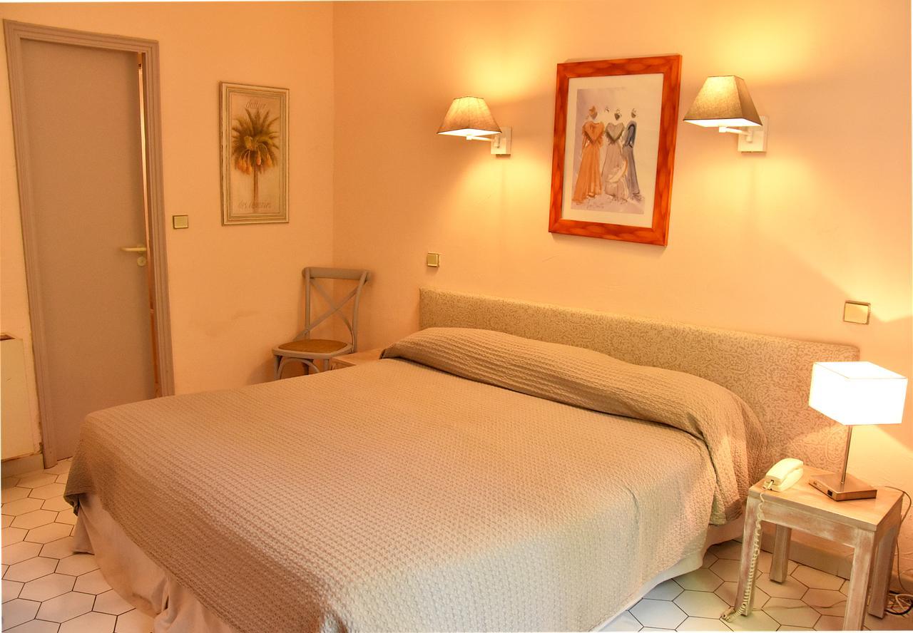 Hotel Les Mazets Des Roches Tarascon Exterior photo