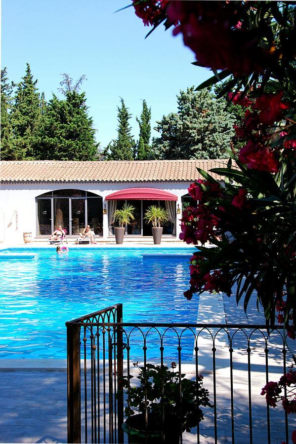 Hotel Les Mazets Des Roches Tarascon Exterior photo